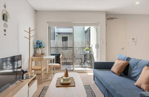Pyrmont Apartment | Centrally Located Pyrmont Paradise with Patio