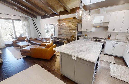 Taos Ski Valley House | Chalet Genepi - Taos Ski Valley - Fireplace - Mountain Views - Hot Tub - Washer/