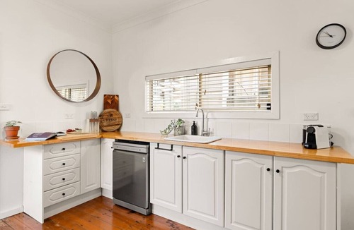 Leichhardt House | Charming Leichhardt Cottage with BBQ Deck