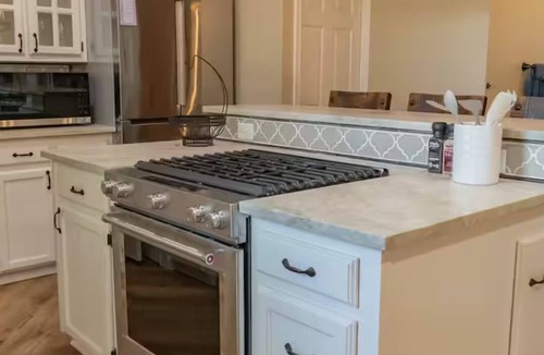 Forestburg House | Charming Updated 2 BR Cottage Peaceful Country Getaway