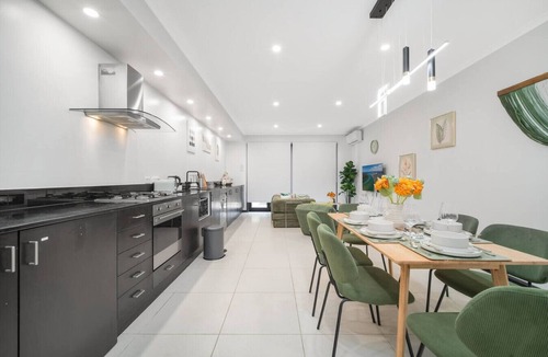 Chippendale House | Chippendale Three-Bedroom Modern Villa