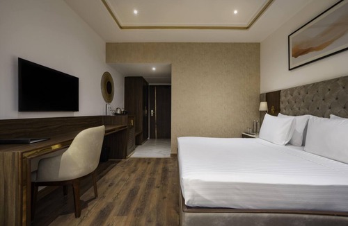 Dehradun Hotel | Clarks Inn Dehradun