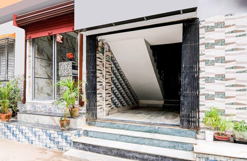 Mukundapur House | Classic 25 Th Lantern Guest House