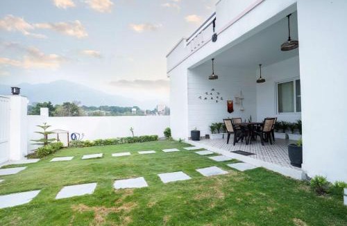 Bullawala Villa | Classic Bungalow by The StayCationer