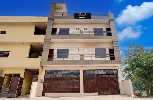 Focal Point House | Classic Hotel Charanjit Arora