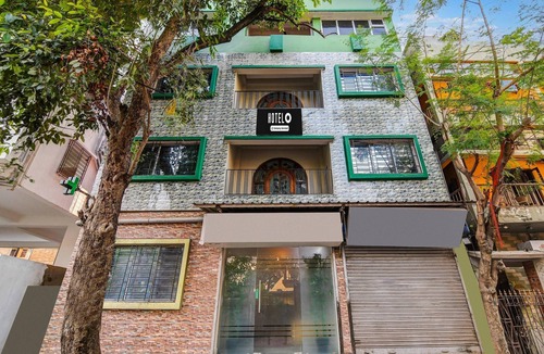 South Dum Dum House | Classic With Balcony Skyline Serenity