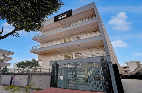 Sector 70 House | Classic With Balcony Palm Paradise