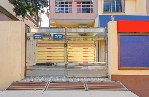 Durgapur House | Classic with BalconyHotel Diamond Inn