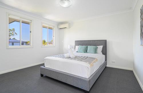 Colebee House | Colebee Family Ideal Home Supermarket Park is Nearby