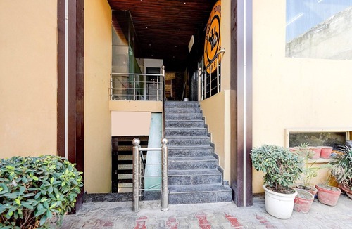 Amritsar House | Collection O Amritsar District Court