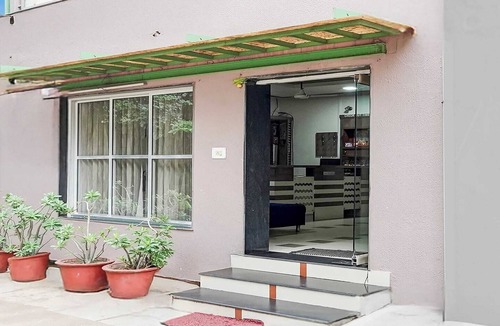 Gandhinagar House | Collection O Metro Station Gandhinagar