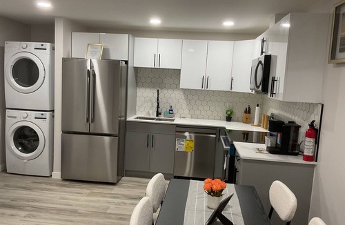 Transcona House | Comfortable modern basement suite