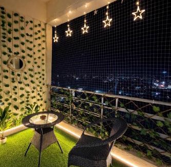 Greater Noida House | Comfy Vibes Stay Luxury Studio Near Expo