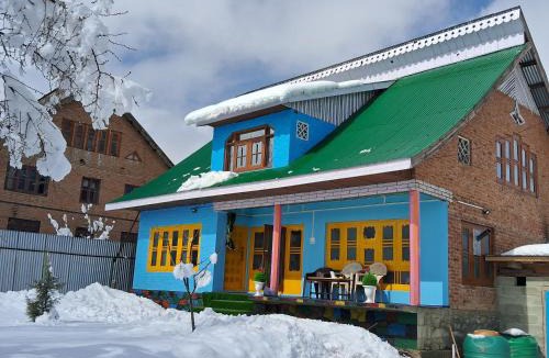 Srinagar House | Conifer view guest house
