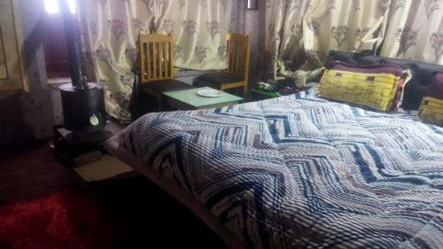 Srinagar House | Conifer view guest house