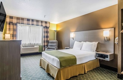Poulsbo Hotel | Convenient Accommodation in GuestHouse Poulsbo! Free Breakfast and Parking!