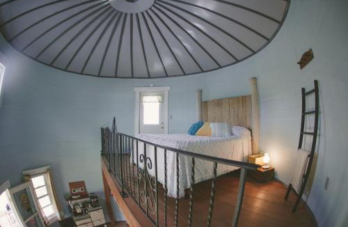 Alvan House | Converted Grain Silo for Unique Glamping Accommodation in Alvin, Illinois