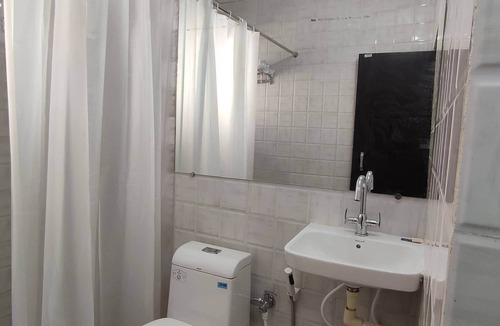 Lucknow Villa | Couple Friendly, Cozy N Silent BR, 5 Mins Walk from Joggers Park