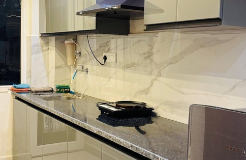 Zirakpur Apartment | Cozy 1-bedroom apartment in pleasant Zirakpur with AC