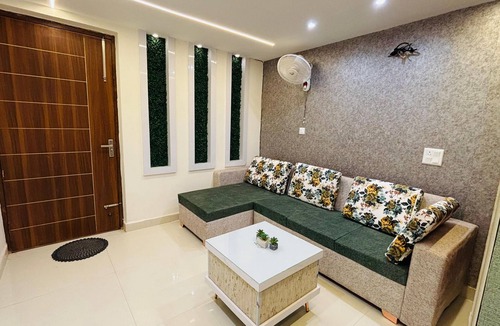 Zirakpur Apartment | Cozy 1-bedroom apartment in pleasant Zirakpur with AC