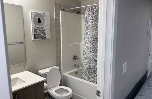 Calgary Apartment | Cozy 2 BR Comfortable Apartment,