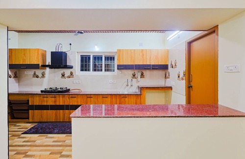 Perungudi Apartment | Cozy Apartment w/Living room,WIFI,Kitchen,Laundry & Parking in Velachery,Chennai