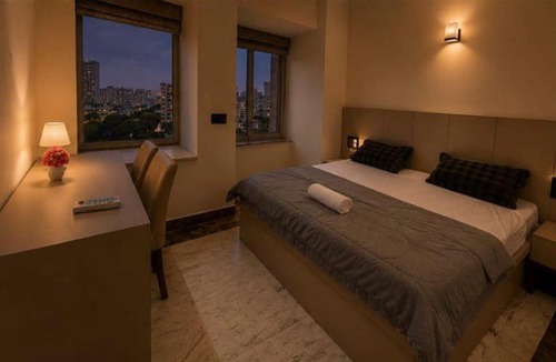 Indirapuram Apartment | Cozy Casa-2BHK Apartment-Projector-Near Noida Sec62