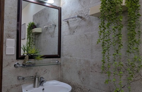 Banani Apartment | Cozy Family Stay near Banani 11 & Gulshan hotspots