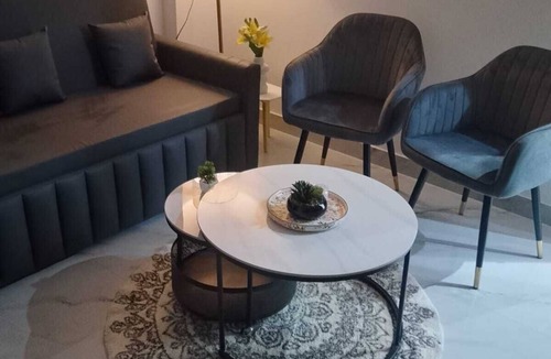 Gurugram Apartment | Cozy Home Opp Medanta Hospital Near Cyber Park, Sec 39