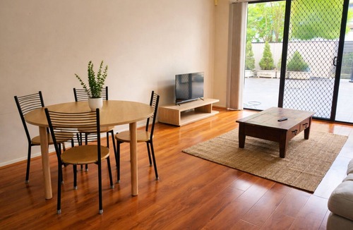 Northmead Apartment | Cozy Modern Apartment w/large courtyard