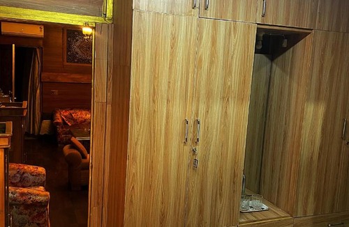 Chittaranjan House | Cozy private room in a designer apartment south delhi