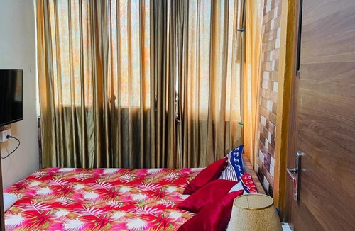 Chittaranjan House | Cozy private room in a designer apartment south delhi