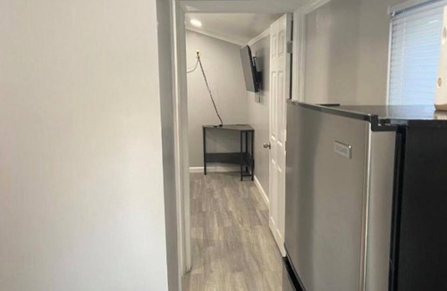 Limona Improvement Apartment | Cozy Private Studio Queen Bed Private Patio Near Tampa