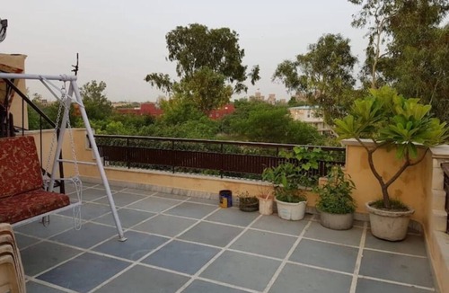 Lajpat Nagar Apartment | Cozy Studio with Private Terrace in Lajpat Nagar – Steps from the Metro!