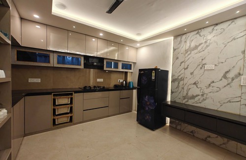 Manali Apartment | Cozy Wood Paneled Scenic Room with Walk-in Closet