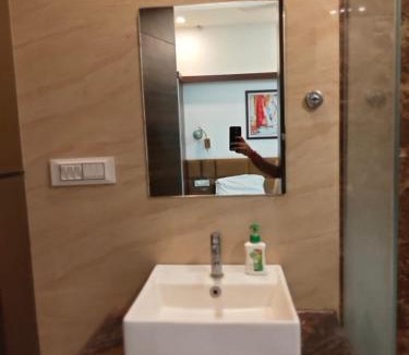 Hapur Hotel | Crown Palace Hotel & Restaurant