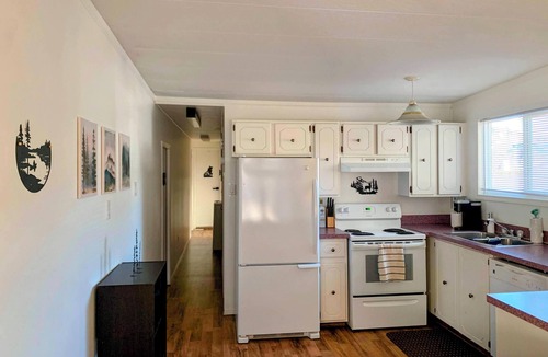 Coleman House | Crowsnest Magic Mountain Stays