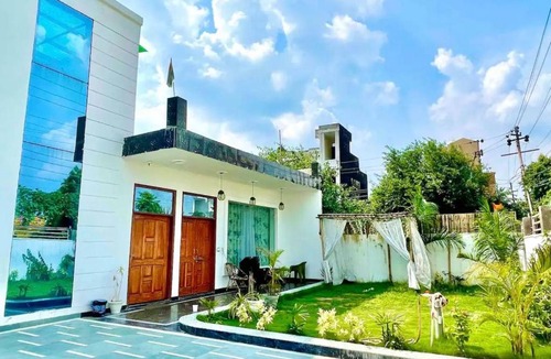 Noida Villa | Cygnus Villa with Cocktail pool