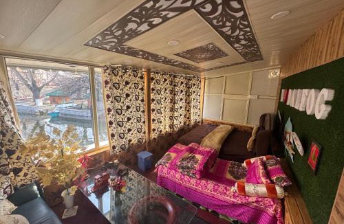 Dal Lake Bed & Breakfast | Dal Fog Guest House