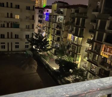 Zirakpur Apartment | Delhi-Punjab-Himachal Stopover-5 Min Airport - On Chandigarh Highway