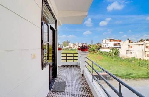 Dehradun House | Deluxe Benison Guest House