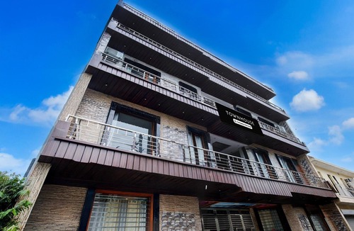 Kishangarh House | Deluxe Chandigarh Near Pec-pgi-pu Hotel Paradise