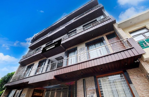 Kishangarh House | Deluxe Chandigarh Near Pec-pgi-pu Hotel Paradise