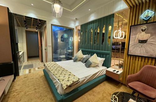 Greater Noida House | DELUXE GUEST HOUSE