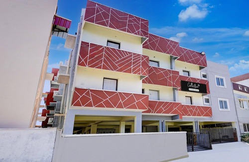 Chennai House | Deluxe Srinivasa Residency