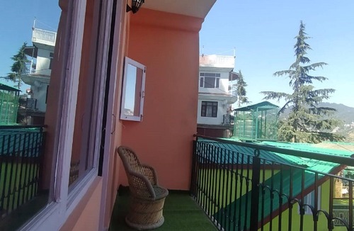 Shimla Apartment | Deluxe (Twin room) home stay apartment in Shimla (himachal Pradesh)