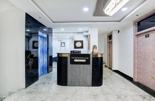 Mohali House | DeluxeHotel Hm Crystal