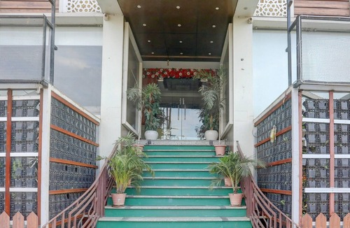 Danapur House | DeluxeTHE GOLDEN CROWN HOTEL