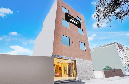 Zirakpur House | DeluxeTroy Resorts and Wellness