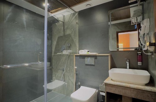 Yelahanka Hotel | Dhisha Inn Hotel